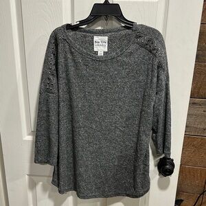 New York Laundry Gray Boxy 3/4 Sleeve Sweatshirt T180